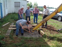 Das Fundament wird gegossen Bild-Fundament