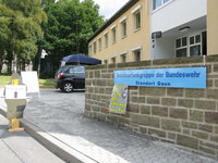 Eingang zum Austellungsbetrieb